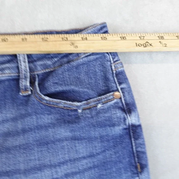 Judy Blue Jeans High Waisted Wide Leg Crop Size 13/31 Medium Wash - Picture 2 of 8